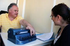 Formation sur la machine Perkins pour écrire en braille