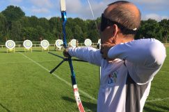 Michel Lebesnerais, adhérent UNADEV champion de tir à l'arc