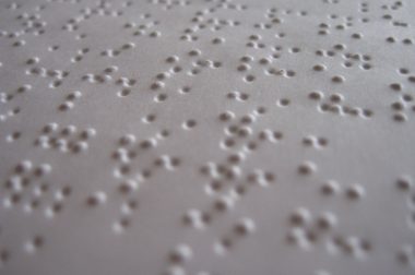 Zoom sur une page avec du braille