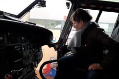 Cockpit d'un hélicoptère militaire