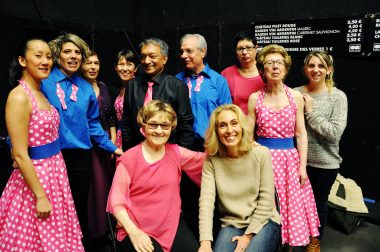 Le groupe de danseurs pose