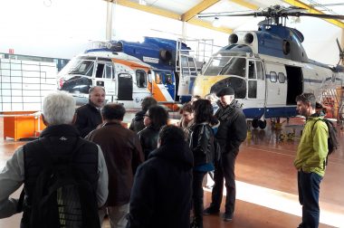 Un groupe visitant l'aérocampus de Latresne