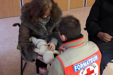 Formation aux 1ers secours avec un enfant