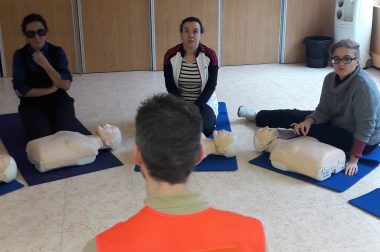 Formation aux 1ers secours, les élèves attentifs