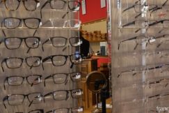 Lunettes exposées chez un opticien