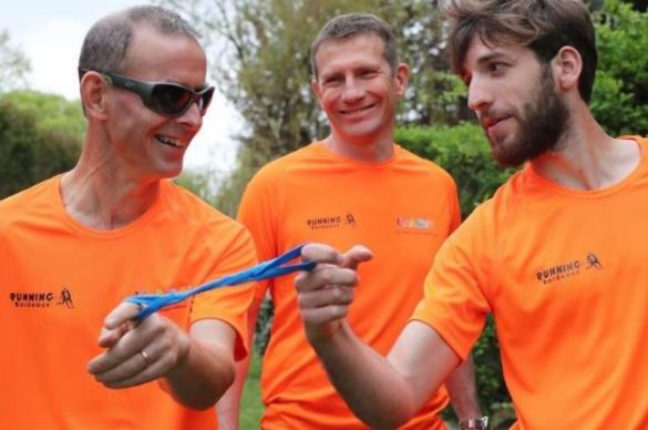 Michel, malvoyant avec ses deux guides pour le marathon de Bordeaux