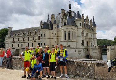 Les tandemistes devant le château de Chenonceau