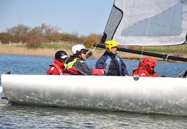 4 navigateurs déficients visuels sur un voilier