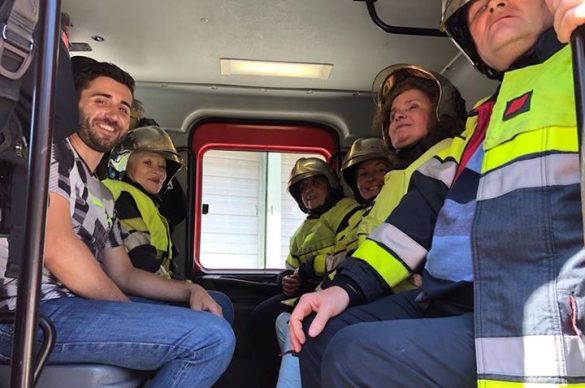 bénéficiaires et Denis Ruiz dans le camion. 