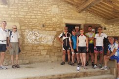 groupe à l'entrée de la maison