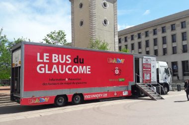 Camion rouge bus du glaucome