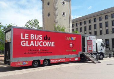 Camion rouge bus du glaucome