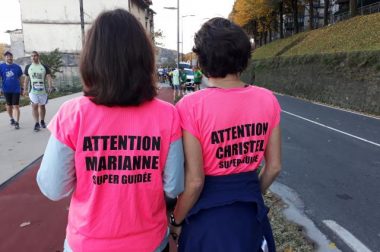 de dos, MArianne et sa gudie. 