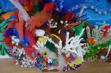 assemblage de plastiques pour faire le fond de l'océan