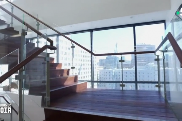 Escalier en verre et bois