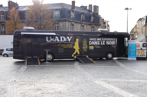 Le bus dans le noir à Bordeaux le 21 novembre