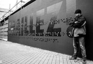 fresque braille sur un mur