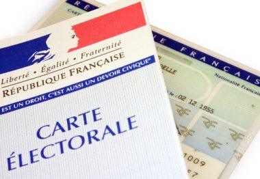 carte electorale et pièce d'identité